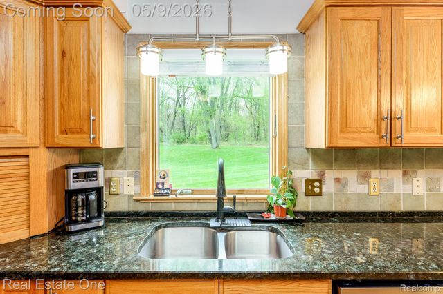 9243 Sherwood Drive, Springfield Charter Township, MI 48350