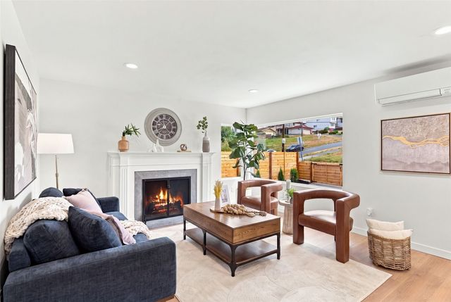 4807 15th Avenue S, Seattle, WA 98108