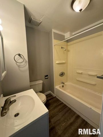 604 W 2ND Avenue, Milan, IL 61264