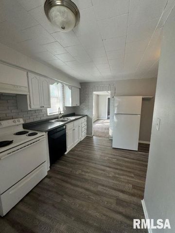 604 W 2ND Avenue, Milan, IL 61264