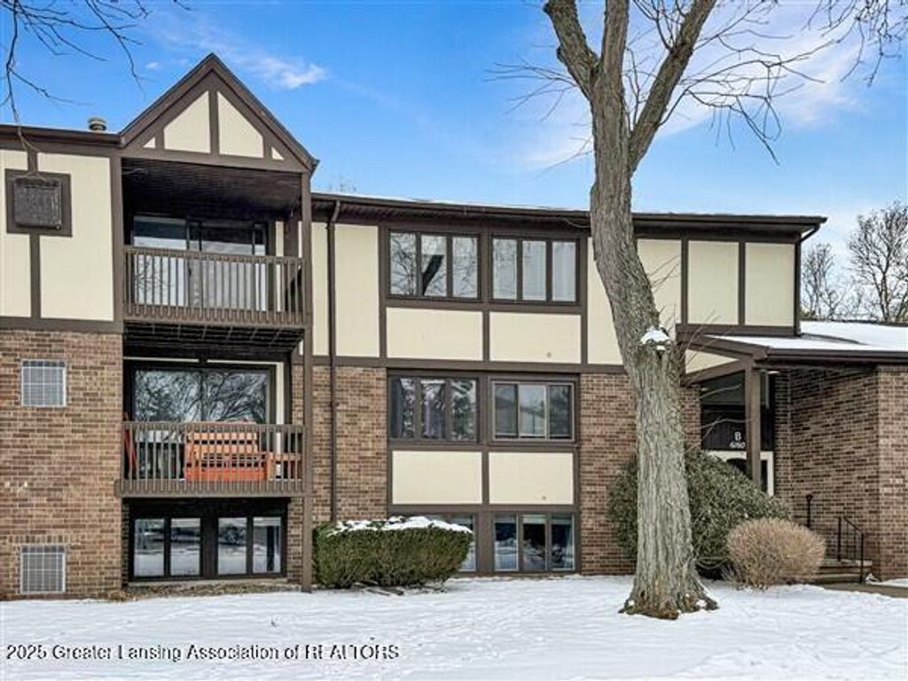 6160 Innkeepers Court 68, East Lansing, MI 48823