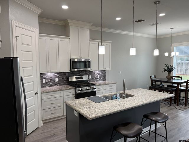 1702 Forestdale Blvd., Whitehouse, TX 75791