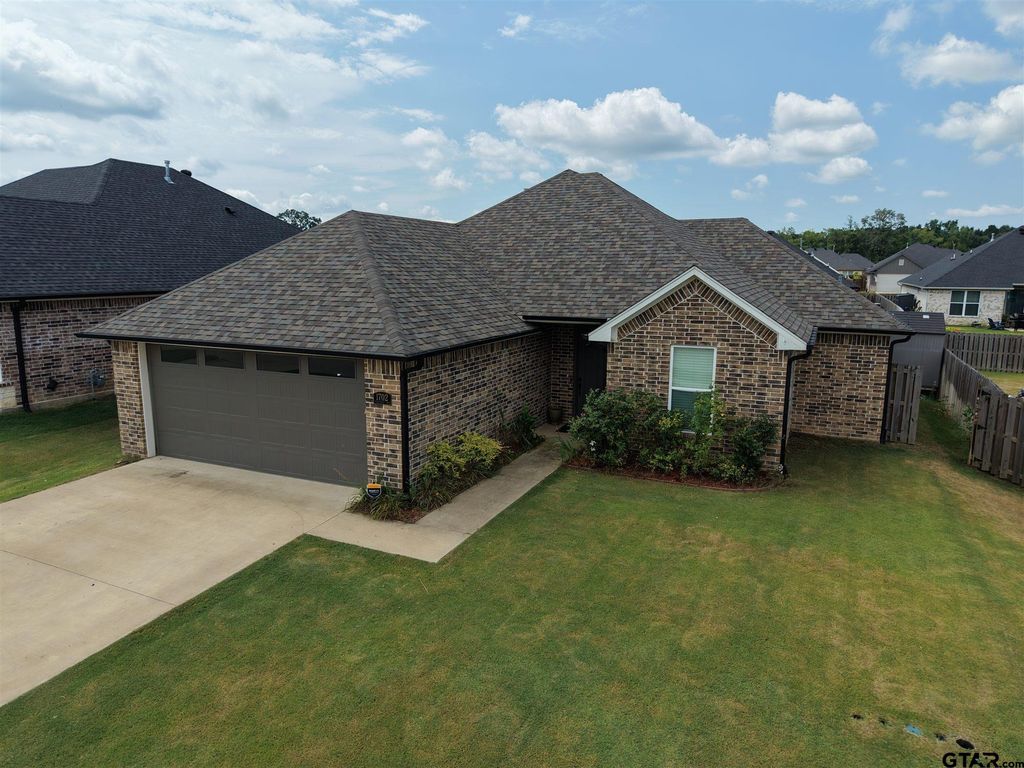 1702 Forestdale Blvd., Whitehouse, TX 75791