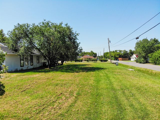 302 S New Mexico Street, Celina, TX 75009