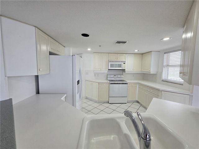 5051 N Highway A1a #7-6 None 7-6, Hutchinson Island, FL 34949