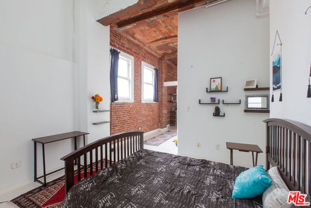 215 W 7th Street 1301, Los Angeles, CA 90014