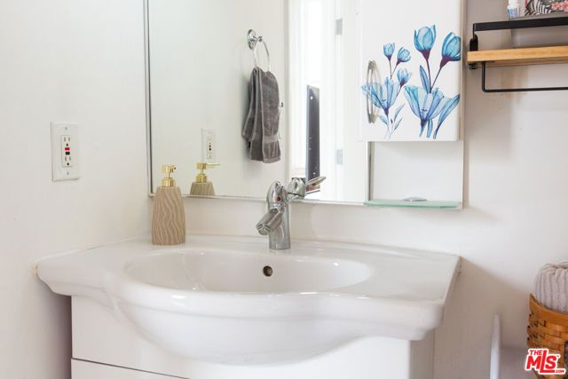 215 W 7th Street 1301, Los Angeles, CA 90014