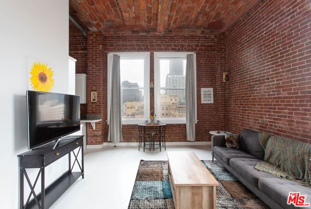 215 W 7th Street 1301, Los Angeles, CA 90014