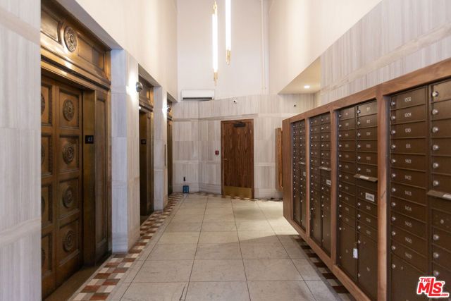 215 W 7th Street 1301, Los Angeles, CA 90014