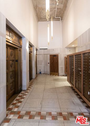 215 W 7th Street 1301, Los Angeles, CA 90014