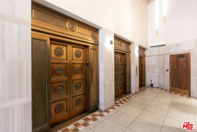 215 W 7th Street 1301, Los Angeles, CA 90014