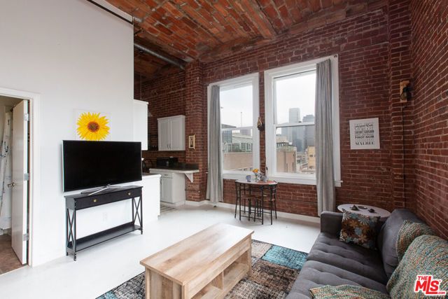 215 W 7th Street 1301, Los Angeles, CA 90014