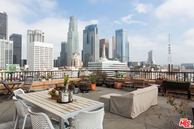 215 W 7th Street 1301, Los Angeles, CA 90014