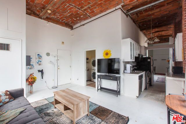 215 W 7th Street 1301, Los Angeles, CA 90014