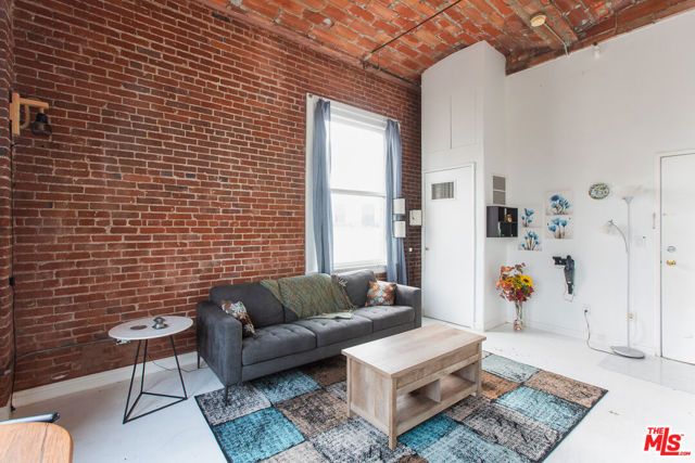 215 W 7th Street 1301, Los Angeles, CA 90014