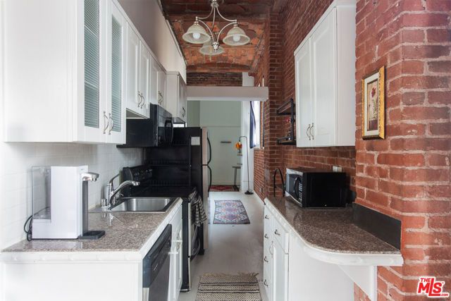 215 W 7th Street 1301, Los Angeles, CA 90014