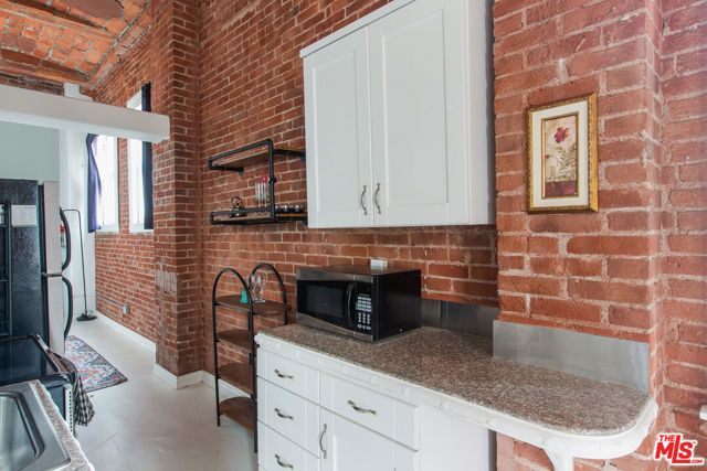 215 W 7th Street 1301, Los Angeles, CA 90014