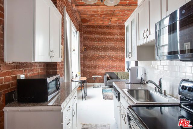 215 W 7th Street 1301, Los Angeles, CA 90014