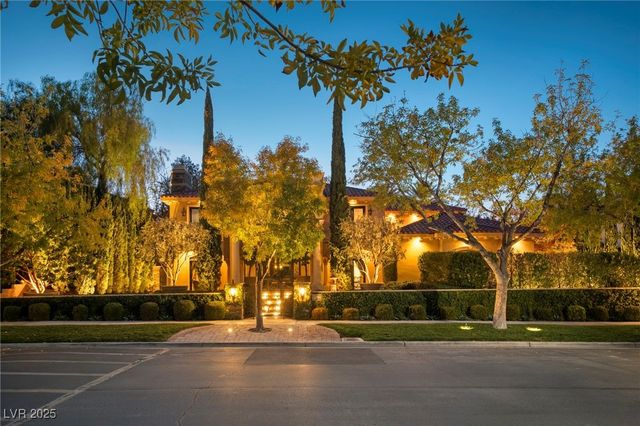 8808 Greensboro Lane, Las Vegas, NV 89134