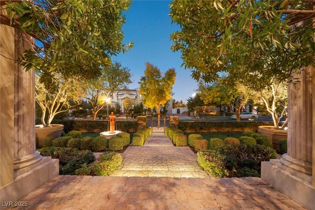 8808 Greensboro Lane, Las Vegas, NV 89134