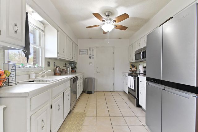 1733 BEACON ST, Mexico, MO 65265