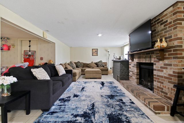 1733 BEACON ST, Mexico, MO 65265