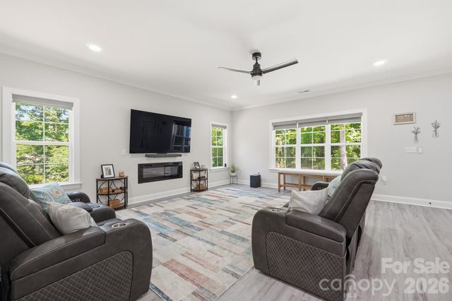 413 Lakewood Drive, Lexington, NC 27292