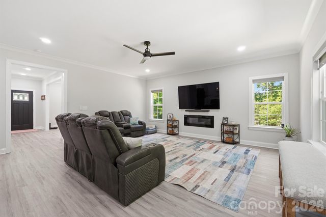 413 Lakewood Drive, Lexington, NC 27292