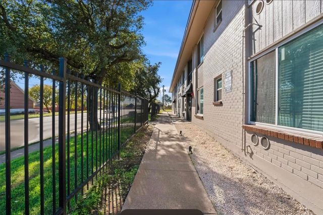150 S Main Street 206, Euless, TX 76040
