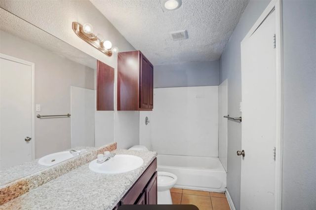 150 S Main Street 206, Euless, TX 76040