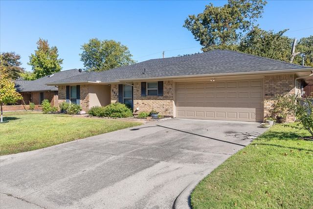 5425 Parliament Drive, Arlington, TX 76017