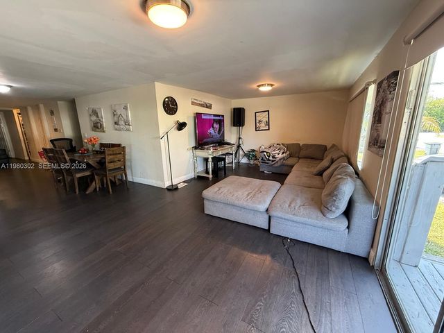 5290 SW 22nd Terrace, Dania Beach, FL 33312