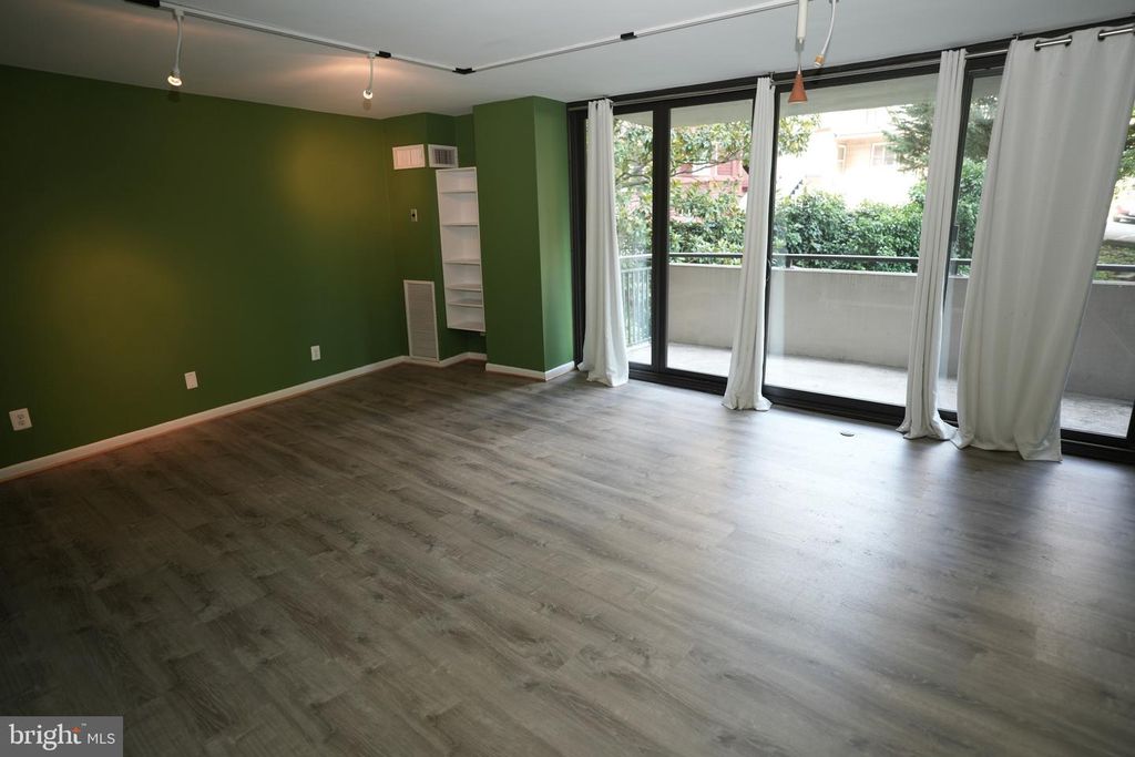 4620 N PARK AVE #202E, Chevy Chase, MD 20815