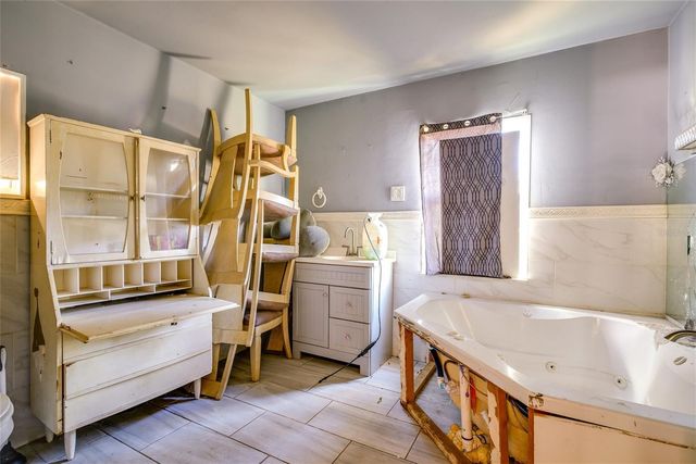 10507 MAIN STREET, Thonotosassa, FL 33592