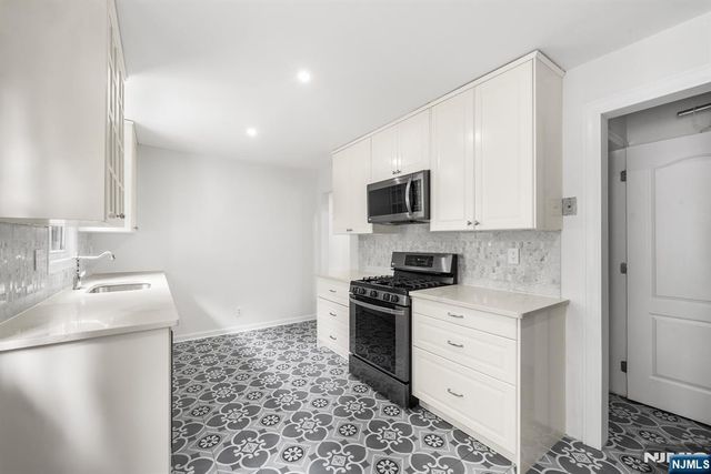 2 Derby Lane, Dumont, NJ 07628