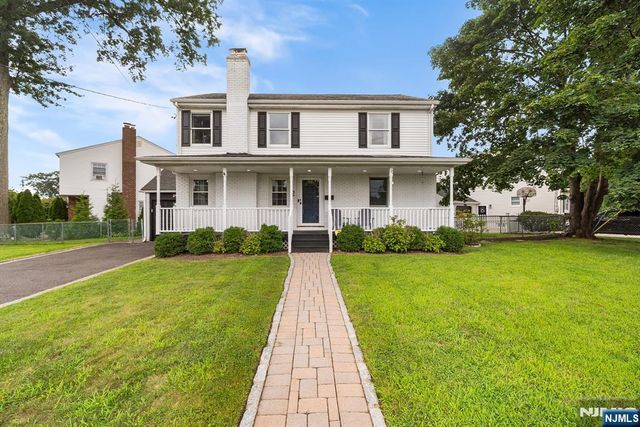 2 Derby Lane, Dumont, NJ 07628