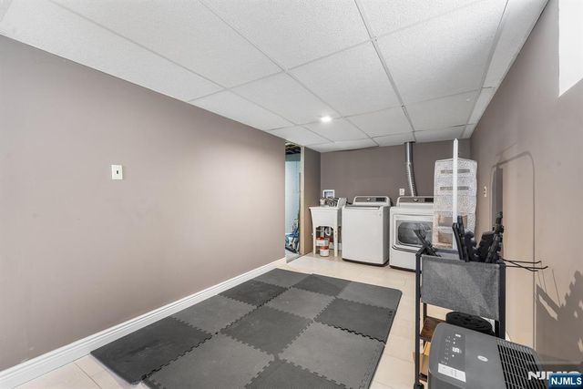 2 Derby Lane, Dumont, NJ 07628