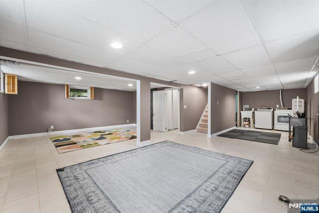 2 Derby Lane, Dumont, NJ 07628