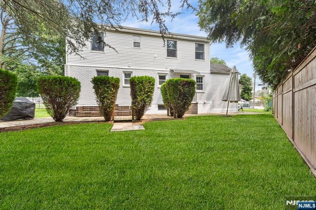 2 Derby Lane, Dumont, NJ 07628