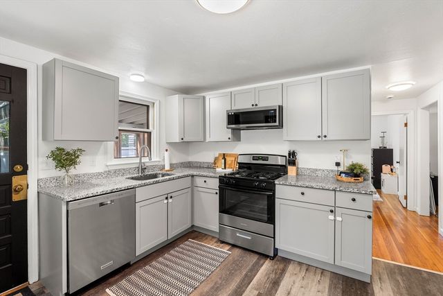 88 Hathaway St, Wareham, MA 02571