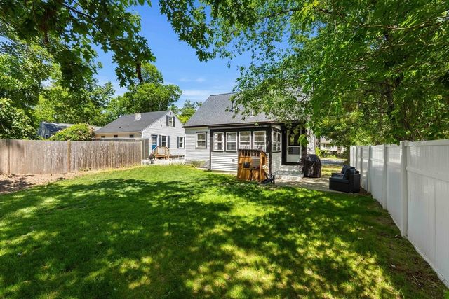 88 Hathaway St, Wareham, MA 02571