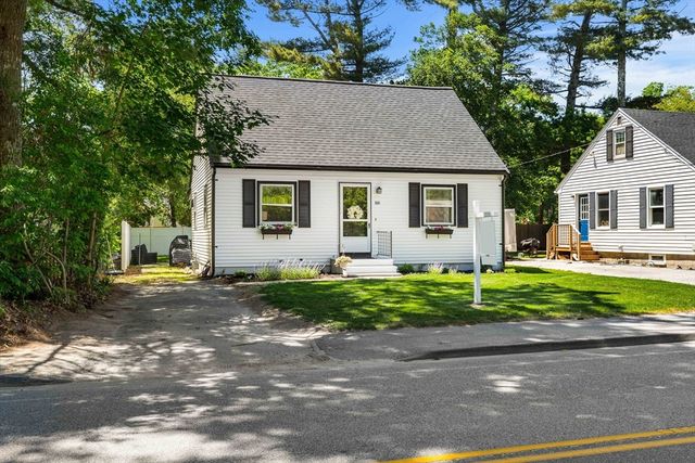 88 Hathaway St, Wareham, MA 02571
