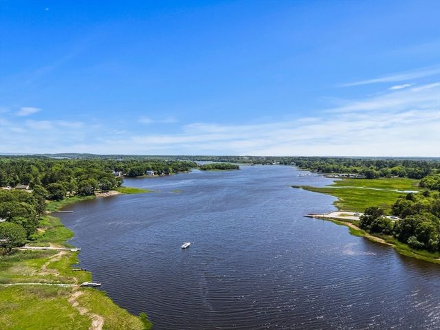 88 Hathaway St, Wareham, MA 02571