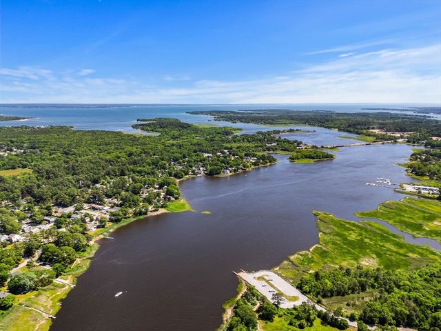88 Hathaway St, Wareham, MA 02571