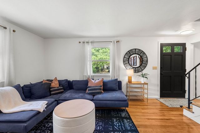 88 Hathaway St, Wareham, MA 02571