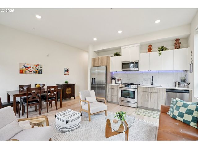 6610 N GREENWICH Ave 3, Portland, OR 97217