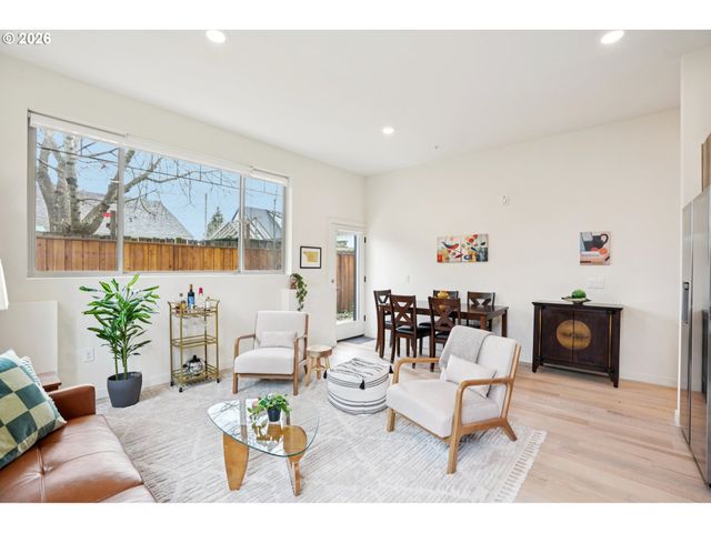 6610 N GREENWICH Ave 3, Portland, OR 97217