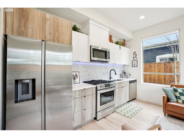 6610 N GREENWICH Ave 3, Portland, OR 97217