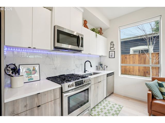 6610 N GREENWICH Ave 3, Portland, OR 97217