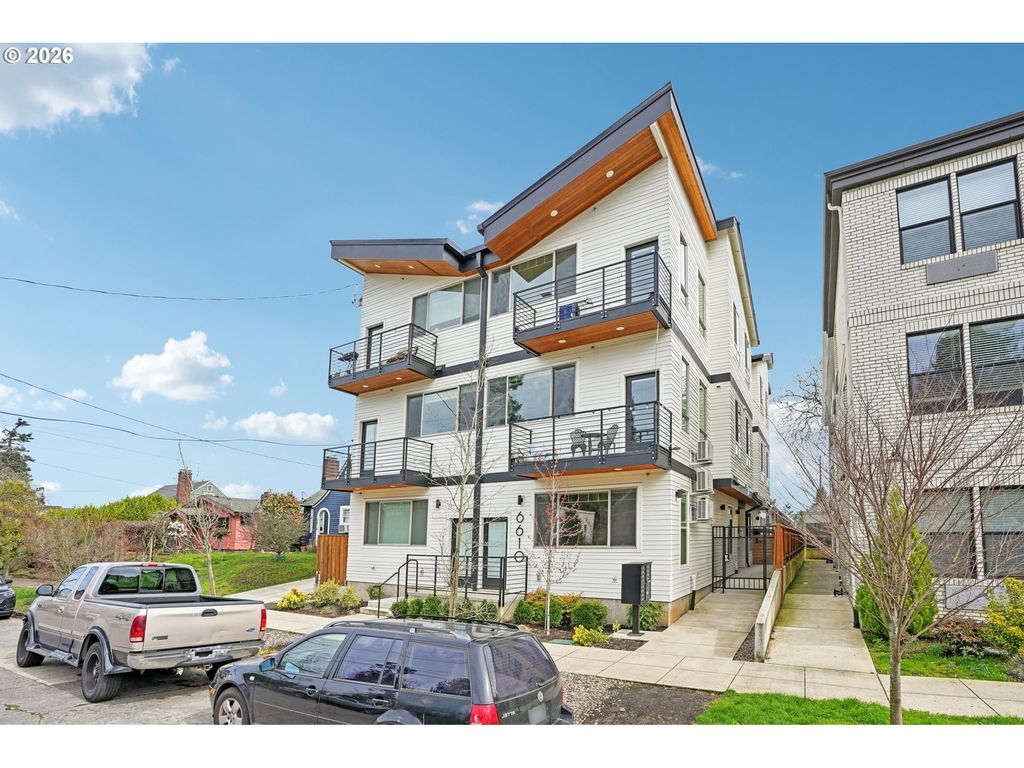 6610 N GREENWICH Ave 3, Portland, OR 97217